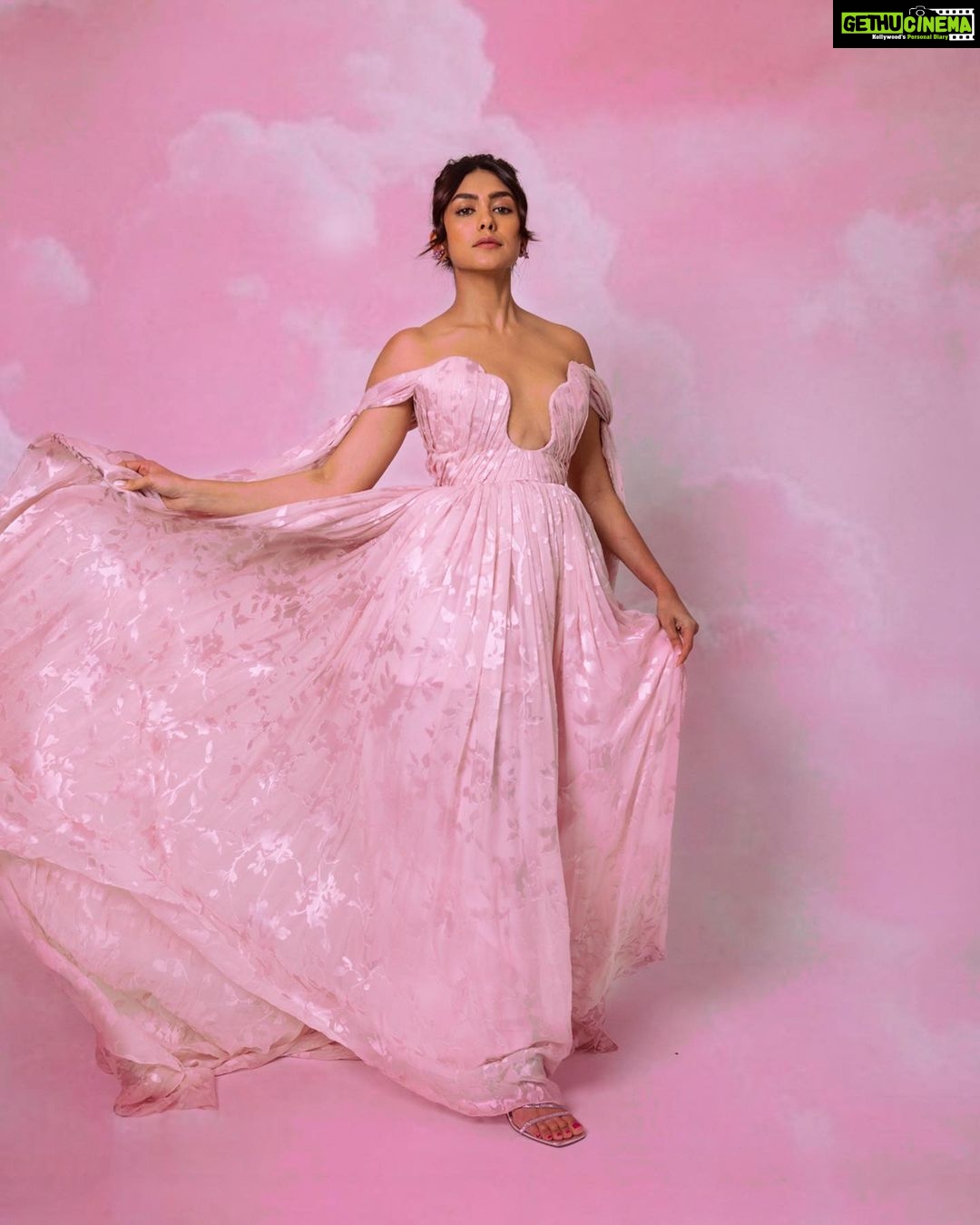 Mrunal Thakur Instagram - Once upon a dream π
πΌπ¦π©°ππ Outfit - @tranhungofficial Jewellery - @amrapalijewels Styled by - @mohitrai with @shubhi.kumar @tarangagarwalofficial @teammrstyles Photographed by- @samrat.02 Makeup - @missblender Hair - @salechav