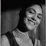 Mrunal Thakur Instagram – From holding my mothers hand and entering the @pngjewellers store every Diwali to get beautiful daginas, I’m now the proud and happy face of @pngjewellers. Dreams do come true and our lives definitely come a full circle!
🪬🧿💕

Outfit: @shimaijayachandra 
Jewellery: @pngjewellers 
Styled: @archamehta 
Styling team: @ruchi.munoth @kunjan_sumaria
Hair and Makeup : @missblenderr_ @deepalid10 
Photos: @harshjanii