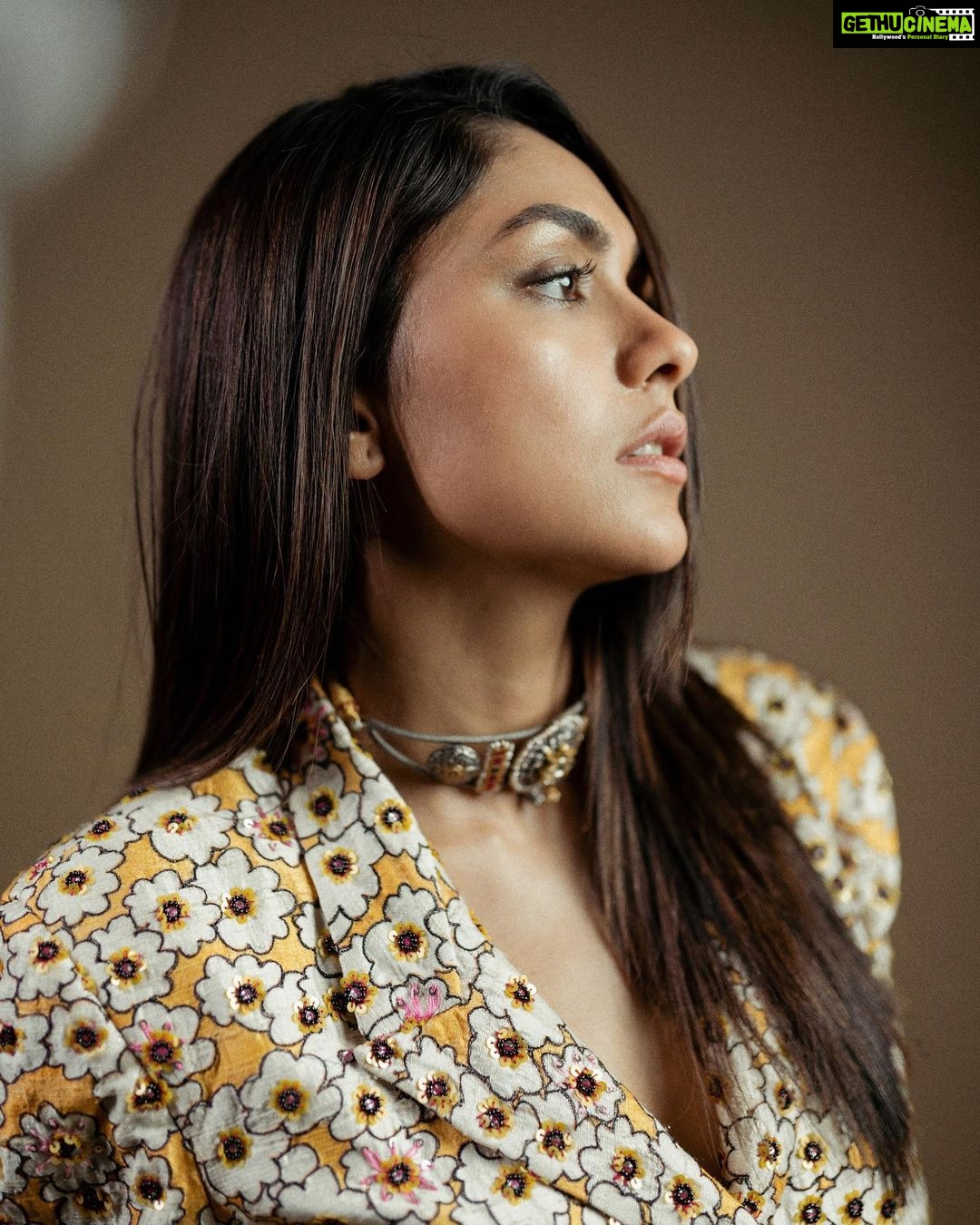 Mrunal Thakur Instagram - 💛💛💛 #sitaramampromotions Outfit: @aisharaoofficial Jewellry: @amrapalijewels . . Styled: @archamehta Styling team: @ruchi.munoth @abhishri__maru niha__varma Makeup: @missblenderr_ Hair: @deepalid10 Clicked: @__suru