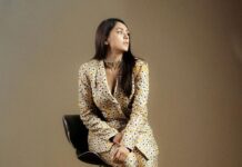 Mrunal Thakur Instagram - 💛💛💛 #sitaramampromotions Outfit: @aisharaoofficial Jewellry: @amrapalijewels . . Styled: @archamehta Styling team: @ruchi.munoth @abhishri__maru niha__varma Makeup: @missblenderr_ Hair: @deepalid10 Clicked: @__suru
