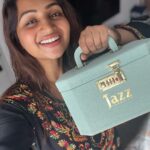 Nakshathra Nagesh Instagram - My dream came truueeee. As a makeup junkie, you cannot imagine for how long I’ve been waiting for a store like @jazz_beautyshop ❤️ authentic make up products, tools, bindhis and accessories, all in one stop! 🥳 and the shopping experience is simple and hassle free. Do check them out!
