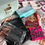 Nakshathra Nagesh Instagram - My dream came truueeee. As a makeup junkie, you cannot imagine for how long I’ve been waiting for a store like @jazz_beautyshop ❤️ authentic make up products, tools, bindhis and accessories, all in one stop! 🥳 and the shopping experience is simple and hassle free. Do check them out!