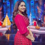 Nakshathra Nagesh Instagram - Wearing @tamarachennai ❤️ Coming soon on @vijaytelevision