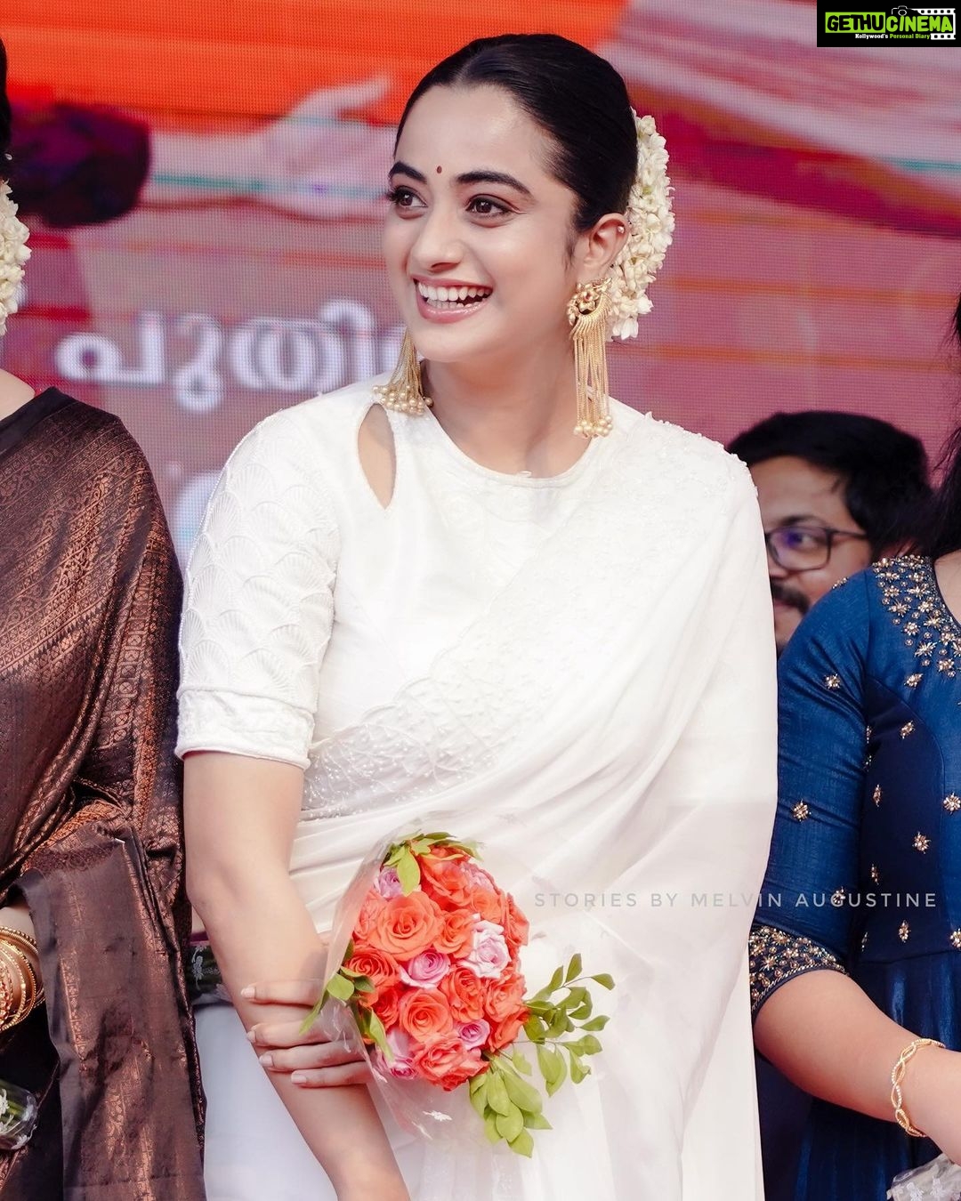 Namitha Pramod Instagram - Thank you Kottayam for the love ❤️. Swipe right to see some funny movements🥁 💃 All the best @ncsvastram_online Wearing : @ncsvastramofficial MUA : Yours truly ✨