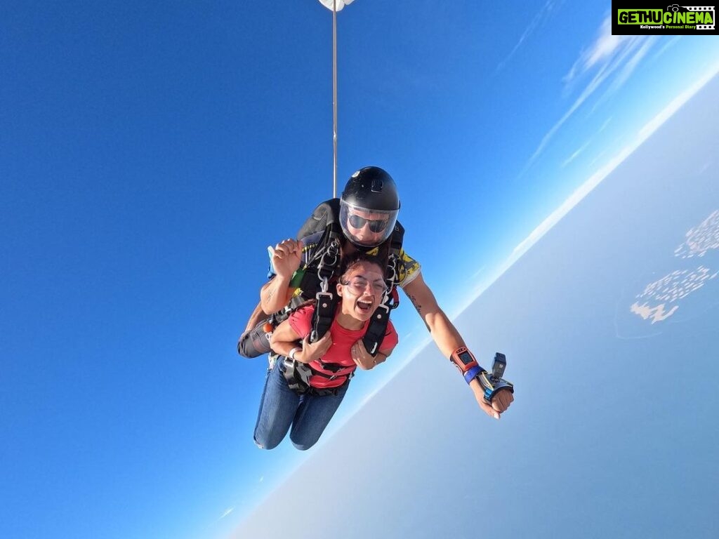 Nazriya Nazim Instagram - So this happened ….n oh my god …..it’s blisss🤍🤍🌠🌠🌠 Eeeeeee🙈🙈🙈I jumped off the plane-to fall into my Dubai ….literally Dreams do come true♥️ #mydubai