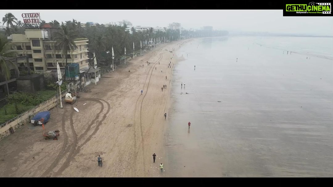 Neha Dhupia Instagram - It was great to be a part of "Life by the Sea" cleanup drive by Sunteck Foundation at Juhu Beach to support the Coastal Cleanup Month after the amazing celebrations of Ganpati. A big thanks to all the volunteers who showed up. The empowerment we all felt as a community to be cleaning and keeping our beaches pristine will go a long way. Appreciate the effort, dedication and commitment of @Sunteckfoundationofficial supported by @Sunteckrealty and @plastoconomy_foundation in organizing and successfully executing this brilliant Initiative. #pristinebeaches #cleanenvironment #greenenvironment #lifebythesea #ad