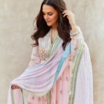 Neha Dhupia Instagram - My baby girl taught me how to love #pink all over again … 💖 #ganpatibappamorya . . . . . . In @gopivaiddesigns 📸 @kadamajay Muah @mitavaswani @hamidahairartis