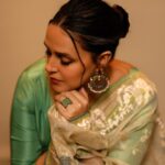 Neha Dhupia Instagram - Ready for a soirée in a sari… 😉 . . . . . . . @shantibanaras @elevate_promotions @mitavaswani 📸 @arpitr93 #kolkatta