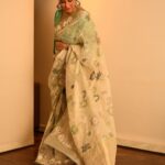 Neha Dhupia Instagram - Ready for a soirée in a sari… 😉 . . . . . . . @shantibanaras @elevate_promotions @mitavaswani 📸 @arpitr93 #kolkatta