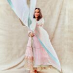 Neha Dhupia Instagram - My baby girl taught me how to love #pink all over again … 💖 #ganpatibappamorya . . . . . . In @gopivaiddesigns 📸 @kadamajay Muah @mitavaswani @hamidahairartis