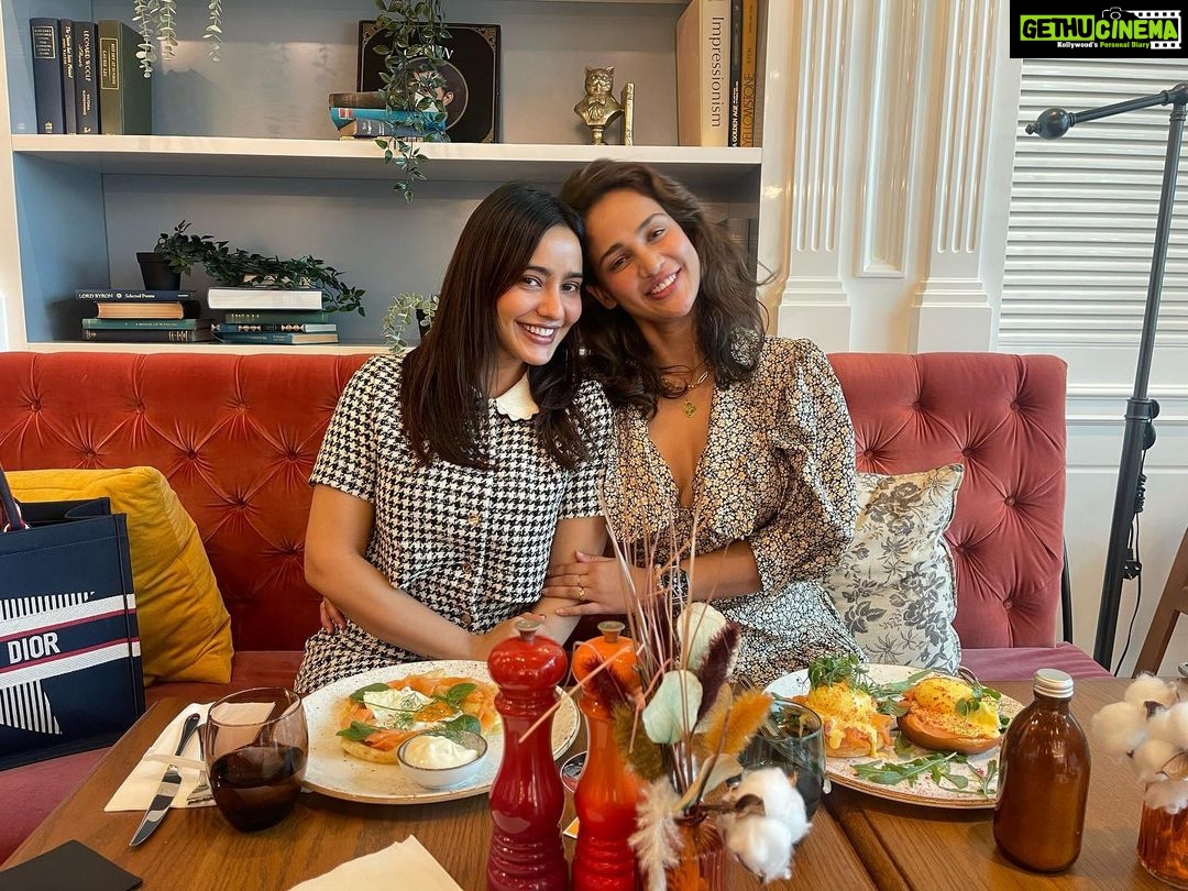 Neha Sharma Instagram - Just us doing what we do best.Having the time of our lives…💕 @aishasharma25 Dubai - دبى