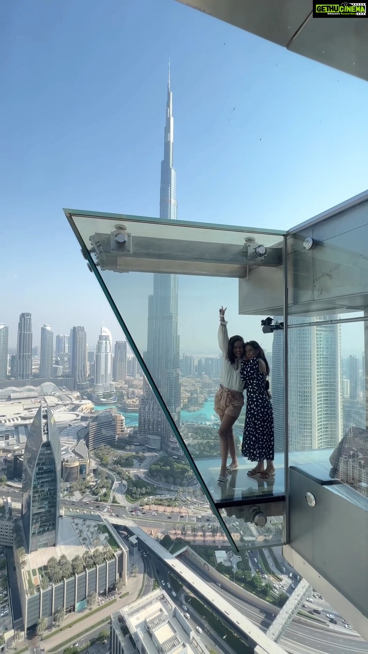 Neha Sharma Instagram - Sunday and sunshine 💕👯♀️💫 Dubai - دبى
