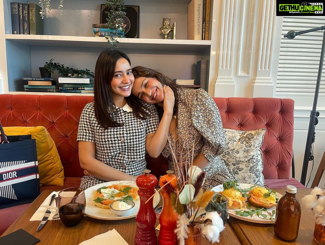 Neha Sharma Instagram - Just us doing what we do best.Having the time of our lives…💕 @aishasharma25 Dubai - دبى