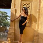 Neha Sharma Instagram - Sunshine on my mind ☀️💛💫 #nofilter #nofilterneeded