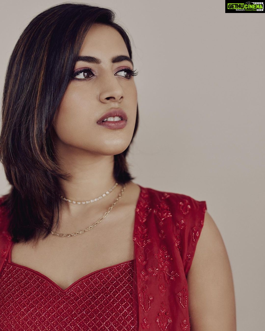 Niharika Konidela Instagram - I ran out of quotes for red colour. Here’s a rose 🌹 . Styled by - @ashwin_ash1 & @hassankhan_3 Asst by - @stylebyannapurna Outfit - @varunchakkilam HMUA- @lemysumi_makeupartist Shot by - @arifminhaz