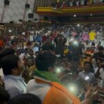 Nikhil Siddhartha Instagram - Entiiiiiiiiii eeeee CROWDSSS 🙏🏽🙏🏽 #karthikeya2 ki meeru Theatre occhinanduku thank uuu… we