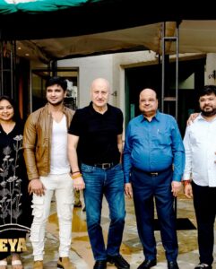 Nikhil Siddhartha Instagram - Success meet in Mumbai celebrating #Karthikeya2hindi was soo much fun 🔥🔥🔥 thanks to the Hindi Media for such a warm welcome and @AnupamPKher ji for the Awesome interaction and Spontaneity 🙏🏽👻💥 @AbhishekOfficl @vishwaprasadtg @anupampkher