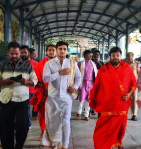Nikhil Siddhartha Instagram - Went, Thanked and took the blessings of Tirumala Venkateshwara Swamy for bestowing team #Karthikeya2 with this Success 🙏🏽 
@abhishekofficl @tgvishwaprasad @Actorysr @chandoomondeti @MayankOfficl @sahi_suresh 
#Karthikeya2Hindi