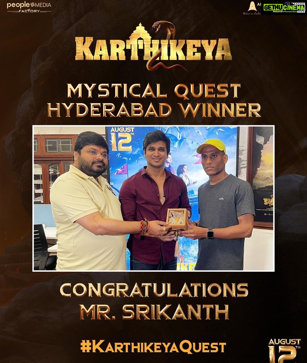 Nikhil Siddhartha Instagram - Srikanth Domakonda just like Dr.Karthikeya in movie #Karthikeya2 Chased the Mystery frm morning & Genuinely reached the Final Destination of Hare Krishna Golden Temple 1st Gave him the Krishna Gold Idol worth 1.5 lakhs 100 othrs who solved the quest wil receive tickets 4 the Movie.