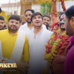 Nikhil Siddhartha Instagram - On the Occasion of Bonalu Jatara.. #karthikeya2 Karthikeya2 Team Producer Abhishek Aggarwal & Me Took the Blessings of Mahankali Ammoru Ahead of our August 12th Release. #Karthikeya2onAugust12th @actor_nikhil @anupamaparameswaran96 @anupampkher @actorysr @harshachemudu @chandoo.mondeti @tgvishwaprasad @abhishekofficl @bhairavudu @karthik.gattamneni @vivek_kuchibhotla @mayank_singhaniya @mbkaranam #nikhilkoduru @sahi_suresh @mammadu91 @zmcsouth @aaartsofficial @zeecinemalu @peoplemediafactory