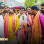 Nikhil Siddhartha Instagram - On the Occasion of Bonalu Jatara.. #karthikeya2 Karthikeya2 Team Producer Abhishek Aggarwal & Me Took the Blessings of Mahankali Ammoru Ahead of our August 12th Release. #Karthikeya2onAugust12th @actor_nikhil @anupamaparameswaran96 @anupampkher @actorysr @harshachemudu @chandoo.mondeti @tgvishwaprasad @abhishekofficl @bhairavudu @karthik.gattamneni @vivek_kuchibhotla @mayank_singhaniya @mbkaranam #nikhilkoduru @sahi_suresh @mammadu91 @zmcsouth @aaartsofficial @zeecinemalu @peoplemediafactory