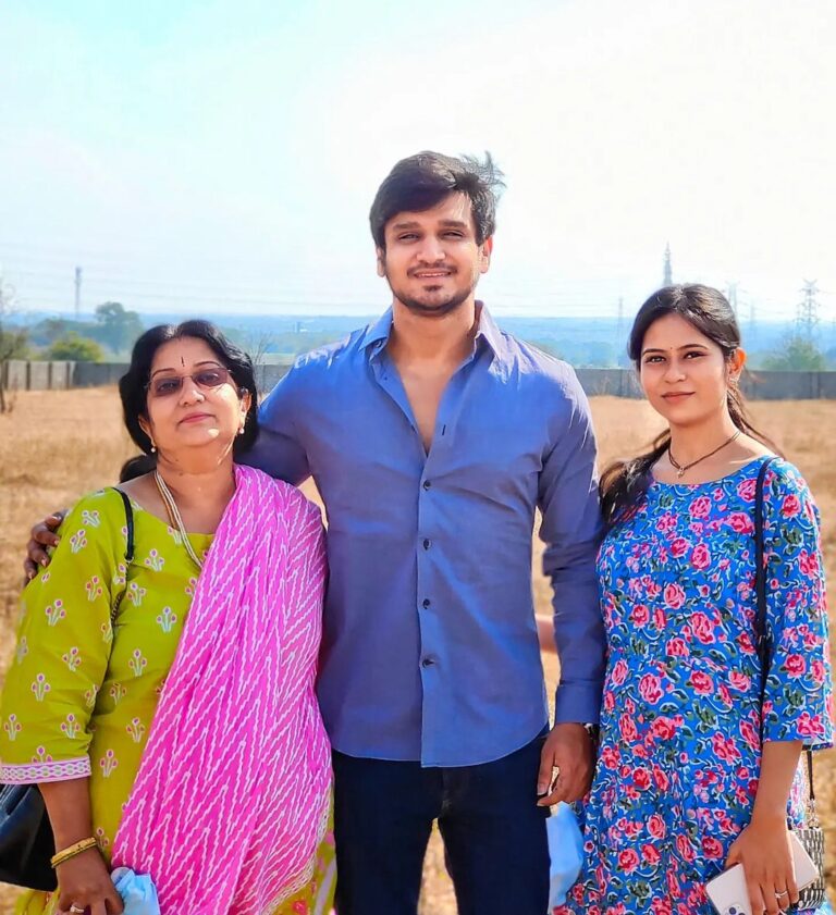Nikhil Siddhartha Instagram - Happy Women's day... With The two important Women in my Life ☺ Mom & @pallavi.varma #womensday #happywomensday