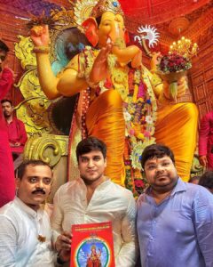 Nikhil Siddhartha Instagram - Wishing u all a Happy Ganesh Chaturthi from the LalBaughcha Raja Ganesh… Took Blessings of Ganapathi Bappa and Thanked him for the LifeChanging Success he has blessed team and me with #Karthikeya2  #Karthikeya2Hindi