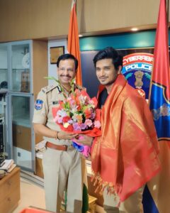 Nikhil Siddhartha Instagram - Honoured to be Felicitated & Recognised by the Commisioner of Police VC. Sajjanar Sir for our COVID Related Work During the second wave and Interacting with the frontline Covid Police Warriors. #covid_19 #covid #corona