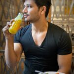 Nikhil Siddhartha Instagram – Healthy Sunday Mornings- Eat Ur Veggies & Drink Those Fruit Juices 😃