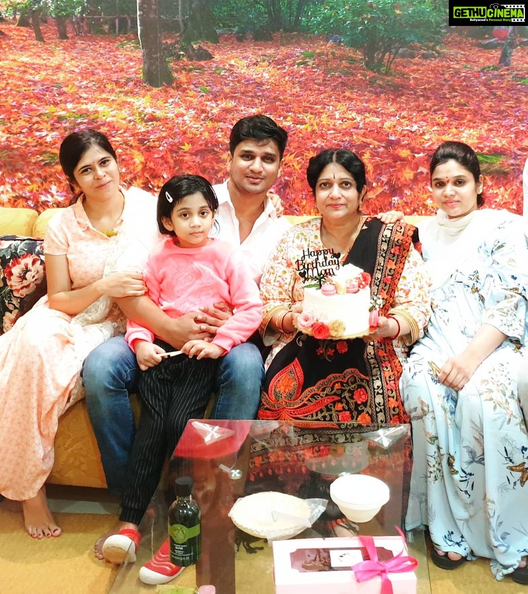Nikhil Siddhartha Instagram - Happy Birthday Mummy... β₯οΈ u Thanks to @urbaneateryhyd @shilpareddy094 for this Heavenly Yummy Cake ππΌππ