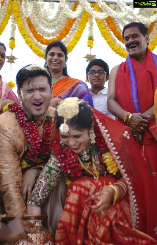Nikhil Siddhartha Instagram - Wanted each and everyone of you to Attend My Wedding Ceremony.. but because of the current COVID19 Lockdown, this Video is the only way I can receive your blessings and wishes... ππΌπ it has one of my Favourite songs playing in the background -Nikhil @pallavi.varma @ekaa_customdecor @aswin_suresh_photography
