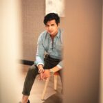 Nikhil Siddhartha Instagram - I’m Looking At u 😉 Happy Weekend you all 😘🥰. Styled by @likithasri Shot by @smilesmilesnlimes @vasudev_photography
