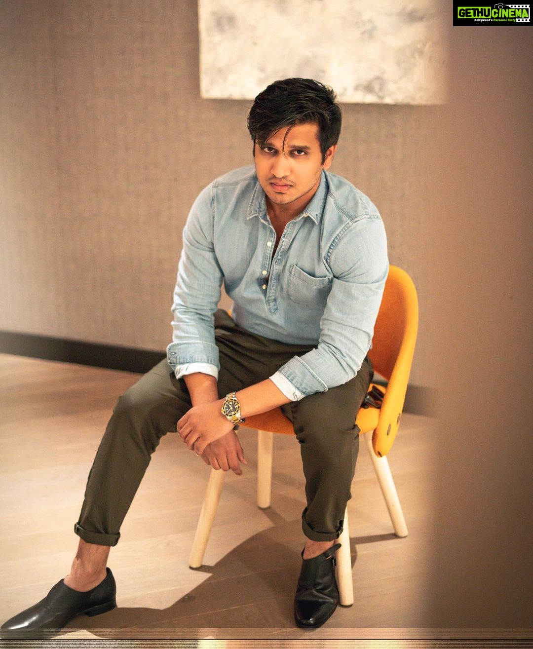 Nikhil Siddhartha Instagram - Iām Looking At u š Happy Weekend you all šš„°. Styled by @likithasri Shot by @smilesmilesnlimes @vasudev_photography
