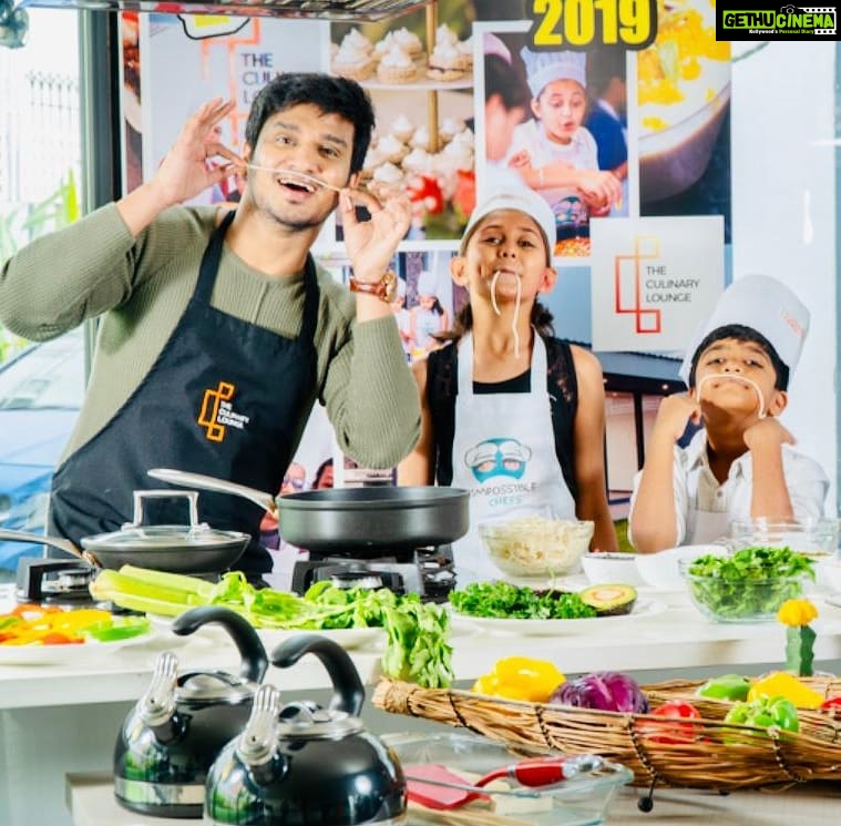 Nikhil Siddhartha Instagram - So Happy to Endorse this Great Culinary Experience... CULINARY LOUNGE @theculinarylounge where evryone can come COOK.. EAT nd BOND over GREAT FOOD. These kids are amazing cooks learning at #impossiblechefs 2019 with whom i had the happiness of cooking nd having a Blast 👻👻👻