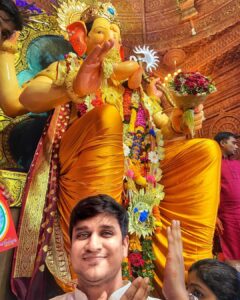Nikhil Siddhartha Instagram - Wishing u all a Happy Ganesh Chaturthi from the LalBaughcha Raja Ganesh… Took Blessings of Ganapathi Bappa and Thanked him for the LifeChanging Success he has blessed team and me with #Karthikeya2  #Karthikeya2Hindi