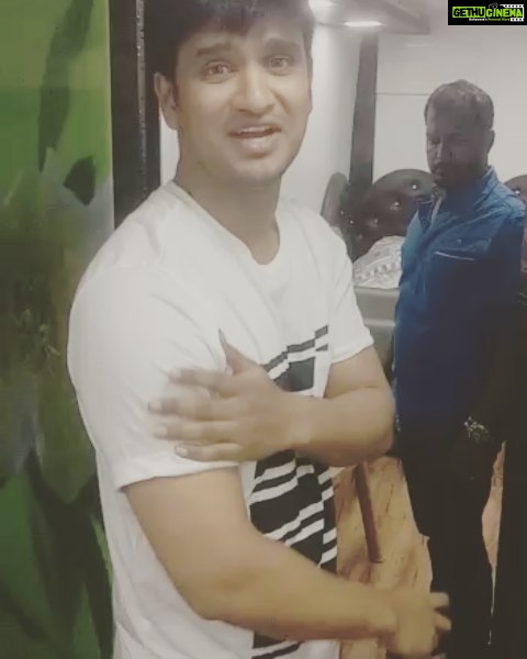 Nikhil Siddhartha Instagram - I Love all u gals nd guys who r coming to see me on the location of Kirrak Party everyday... U are my Daily Dose of Love ππβ₯οΈ wish I can give each one of u a selfie and a hug π€.. But we r racing time to finish our movie by Feb 9th guys π Love u sooo much... #DailyDoseOfLove #KirrakParty #StudentMass ππππππ