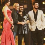 Nikhil Siddhartha Instagram – Giving away the Award for the best Lyricist @ramjowrites garu for my most Favourite Movie of 2016 #JanathaGarage 
#iifautsavamawards2017