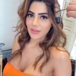 Nikki Tamboli Instagram - I'M READY FOR THE WEEKEND 👄 . . . . . . . . . . . . . . . . . . #nofilter #reels #reelsinstagram #reelitfeelit #reelkarofeelkaro #reel #glam #friday #weekend #messyhair #dolledup #nikkitamboli 🔥🔥