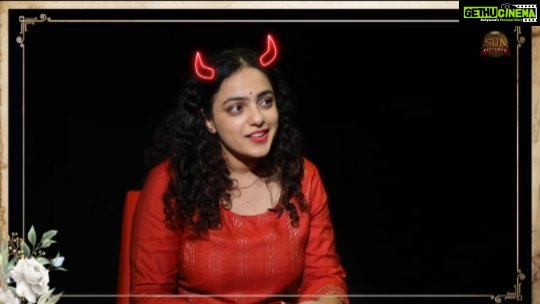 Nithya Menen Instagram - Shobana meets Nithya Menen🤩 #Thiruchitrambalam Running successfully in theatres💥 @dhanushkraja @anirudhofficial #bharathiraja @joinprakashraj #mithranRjawahar @raashiikhanna @priyabhavanishankar @omdop #jacki @editor_prasannagk @sreyas88 Reposted from @sunpictures