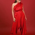 Nivetha Pethuraj Instagram – Stylist @dilesha_shafa 
Designer @divyajain_studio 
Jewellery @houseofqc 
Photographer @pranav.foto