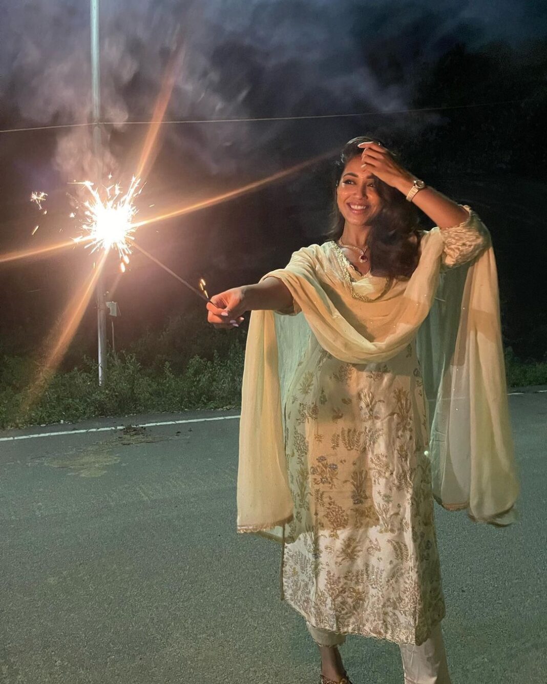 Nivetha Pethuraj Instagram - Happy Diwali 🤍