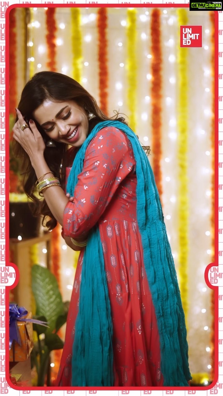 Nivetha Pethuraj Instagram - My ultimate fashion partner is UNLIMITED. Now you too can get my festive looks at the wow prices! Also, to get an exclusive INR 300 discount voucher, just give a missed call on 9828968564. @unlimitedstores Hurry, call now & rush to your nearest UNLIMITED store! #Fashion&Celebration #FestiveFashion #OOTD #UNLIMITED #DussheraFashion #FestiveHaul