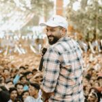Nivin Pauly Instagram - Stanley and his friends had a fabulous time with the youngsters of Farook College, Calicut. 😎🎭🤳🏼 #SaturdayNight #CollegeDaysAreHereAgain #BackToCollege