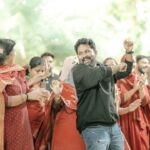 Nivin Pauly Instagram - കിറുക്കനും കൂട്ടുക്കാരും മലപ്പുറത്തെതിയപ്പോൾ! 🤘🏼🎭 Team #SaturdayNight had a great time with the children of Gems School. #RelivingChildhood #SchoolLife #SchoolDays Malappuram