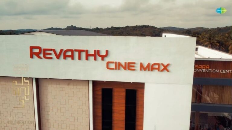 Nivin Pauly Instagram - Celebrating the success of #Padavettu, running in a cinema near you. 🔥🔥🔥