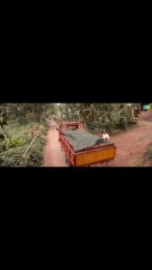 Nivin Pauly Instagram - A sneak peak into Ravi and Mohanan 😃😃😃 #padavettu