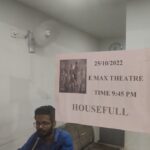 Nivin Pauly Instagram - Houseful shows continue on weekdays too… #Tuesday ❤️❤️ #Padavettu