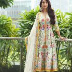 Nora Fatehi Instagram - Thanks @asalabusandeep @abujanisandeepkhosla for having me at your Wedding junction show curtain raiser for the launch of @asalabusandeep yesterday! And thank you for dressing me in this beautiful outfit of yours 😍❤️🙏🏽 @stylebyami @theweddingjunction_show @zoya.makeupandhair @sabooatajsk