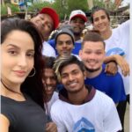 Nora Fatehi Instagram - #mahimbeachcleanup brought to you by @pragyadav and all these amazing people who came out to volunteer yesterday! Shotout to @mtownbreakers for the lovely rap and dance what a fun way to end the day 🏝🙏🏽😍🙌🏽