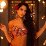 Nora Fatehi Instagram - 50 inches of hair.... Bring it on 😎 🧜🏾‍♀️ 🌺✨🔥 The #OSakiSaki look brought to you by @marcepedrozo @flaviagiumua 🌹 🌹💅🏽💁🏽‍♀️ #batlahouse